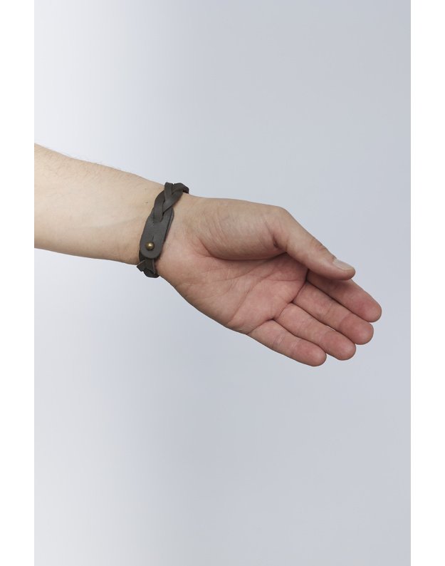 Unisex tamsiai ruda odinė apyrankė APY10