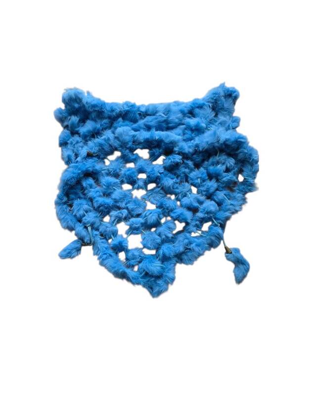 Natūralaus triušio kailio šalikas trikampio formos TRA3007